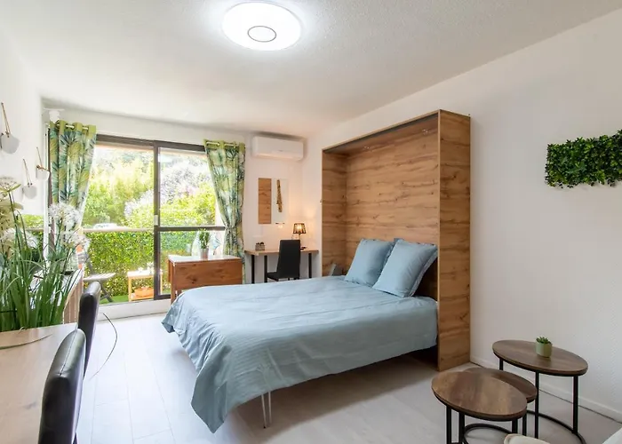 Les Flamants Roses - Studio Avec Balcon Nimes