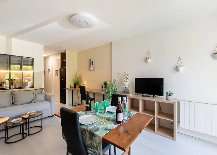 Les Flamants Roses - Studio Avec Balcon Apartment Nimes